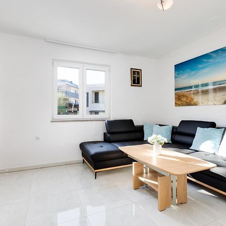 Apartment Kamila คิร์ก ภายนอก รูปภาพ