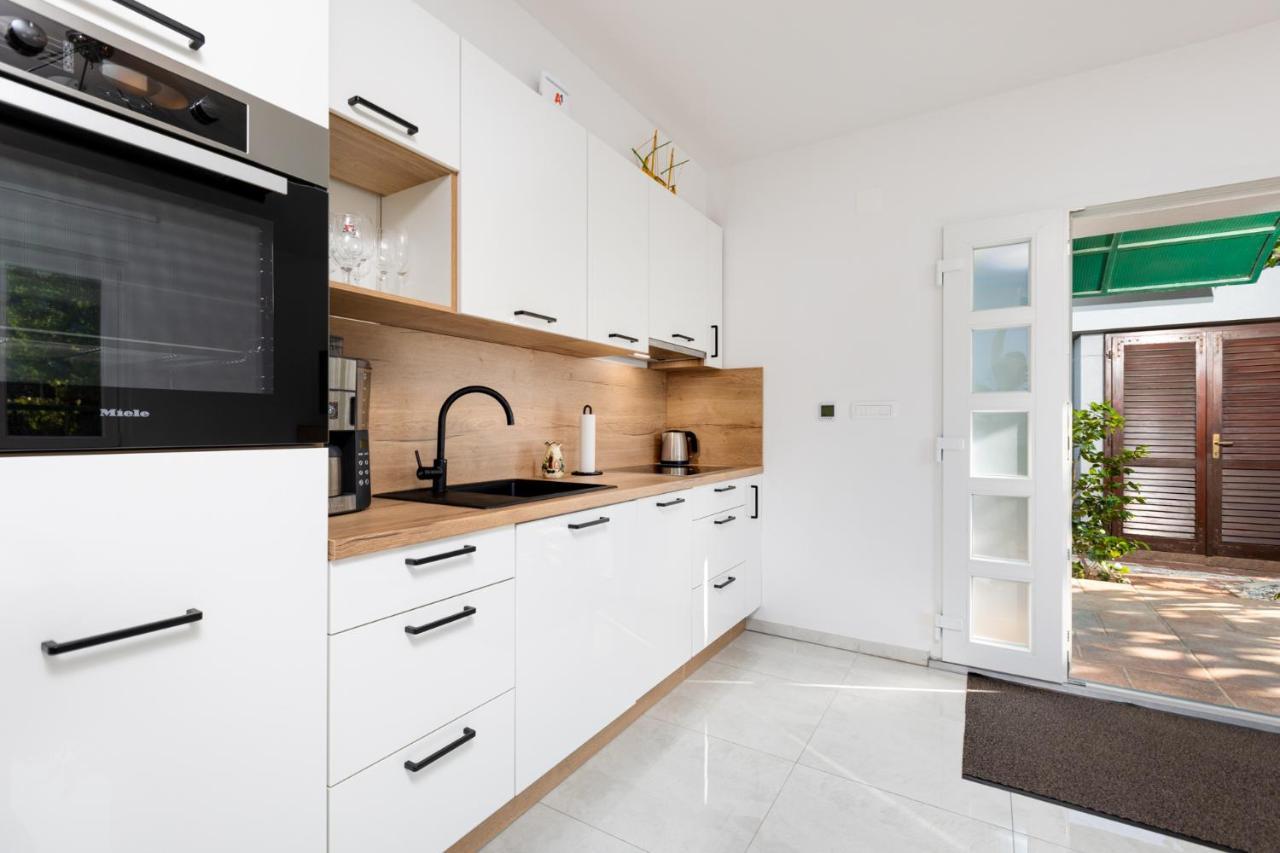 Apartment Kamila คิร์ก ภายนอก รูปภาพ
