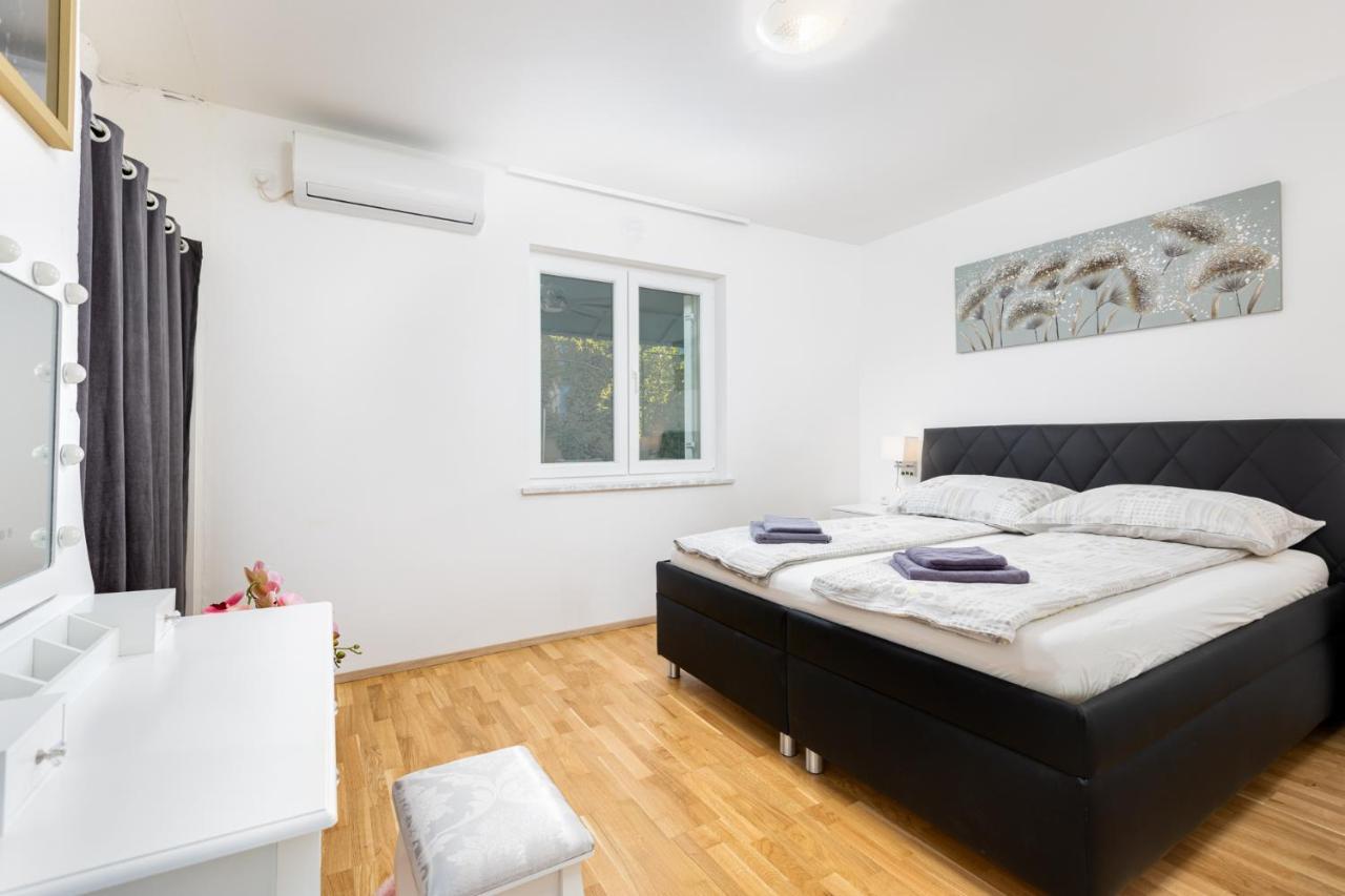 Apartment Kamila คิร์ก ภายนอก รูปภาพ