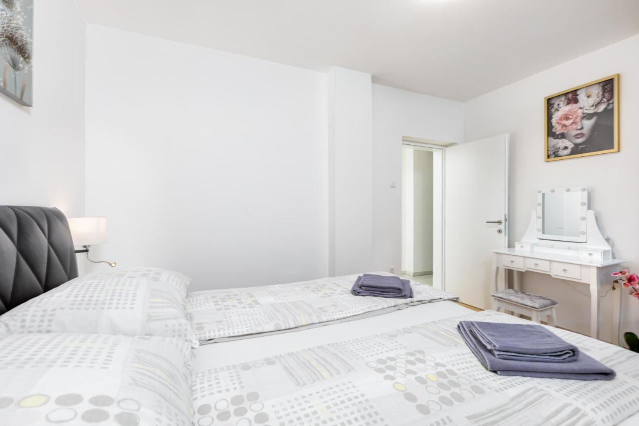 Apartment Kamila คิร์ก ภายนอก รูปภาพ