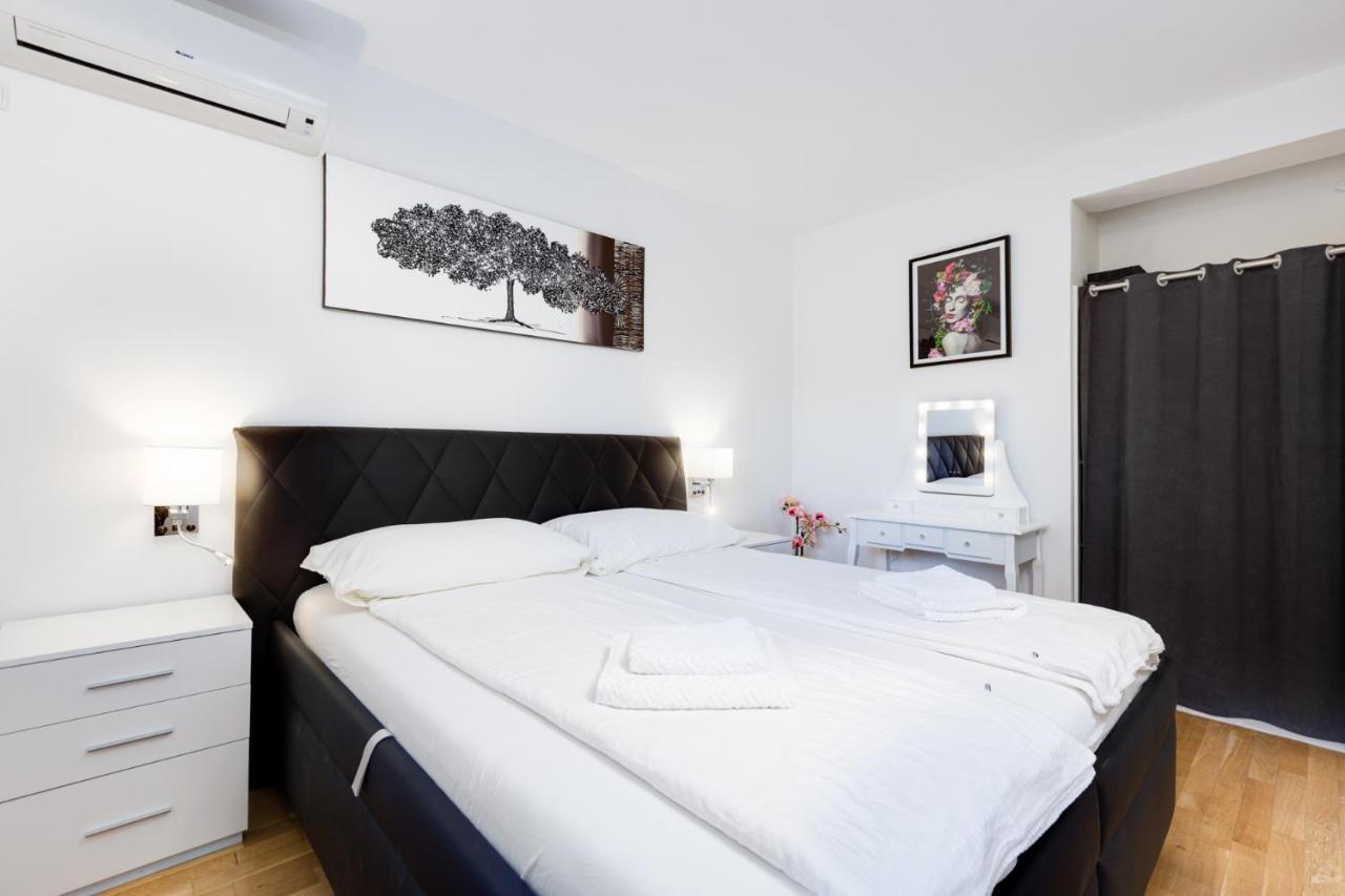 Apartment Kamila คิร์ก ภายนอก รูปภาพ